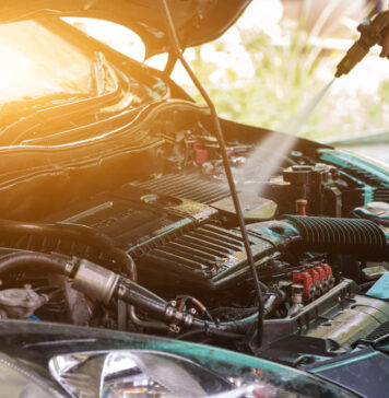 Nettoyage du moteur: Grande valeur vénale, belle apparence et une facilitation des recherches d’erreurs Nettoyage du moteur: Grande valeur vénale, belle apparence et une facilitation des recherches d'erreurs