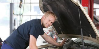 Changer facilement votre huile de transmission – Conseils et instructions