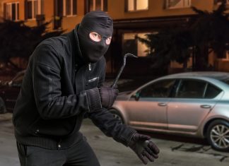 Installer une alarme de voiture - prévenir le vol de la voiture et des pièces!