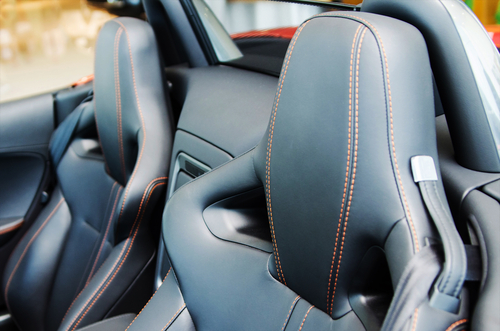 Détruire l'intérieur de la voiture