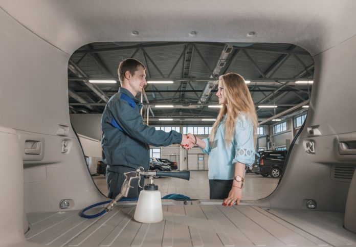Nettoyage complet de l’intérieur de la voiture: Un habitacle frais – Une conduite agréable!