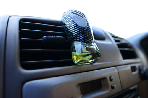 Combattre les odeurs de la voiture