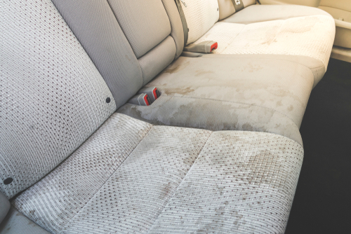 vider et démonter l'intérieur de la voiture