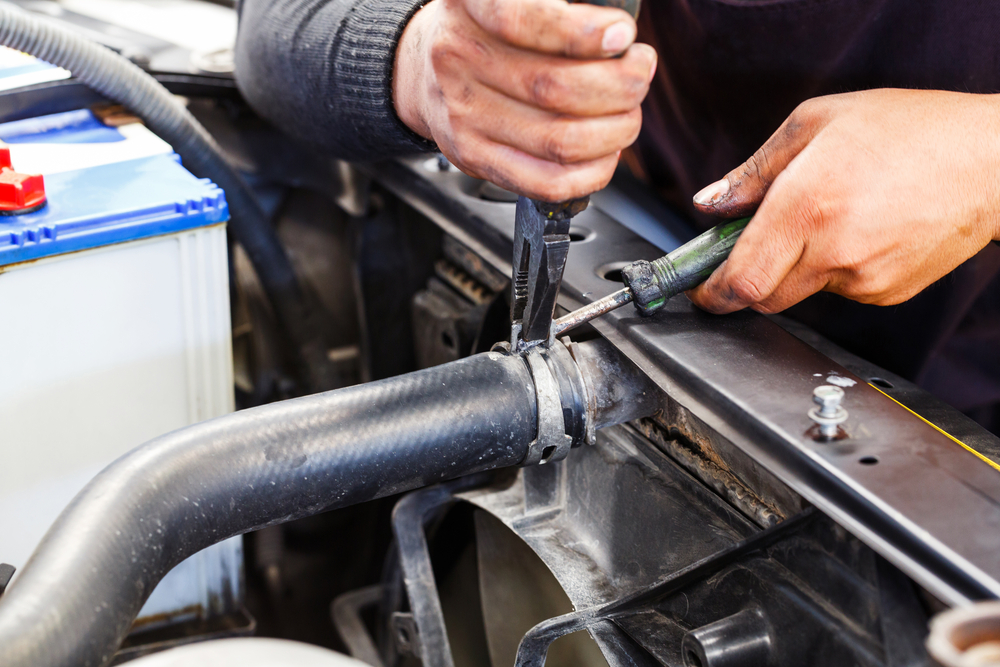 Fixer les taches sous la voiture correctement