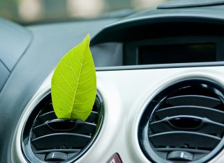 Pour un contrôle adéquat du climatiseur dans la voiture: remplacer le filtre à pollen par soi-même!