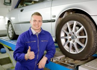 Lorsque la voiture fait des embardées de droite à gauche – Comment remplacer les amortisseurs et ressorts!