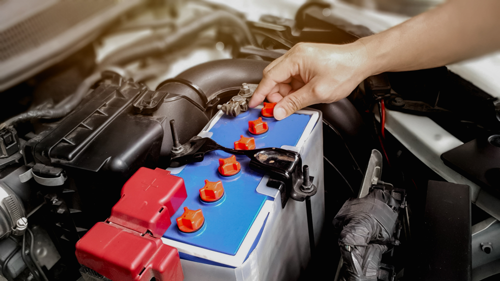 la voiture dispose d'une alimentation suffisante pour le démarreur
