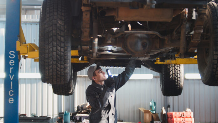 Quand ça clique et ça claque – Quelles sont les causes des vibrations dans la voiture?
