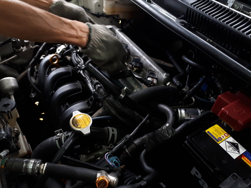 Installez le couvercle de protection du moteur