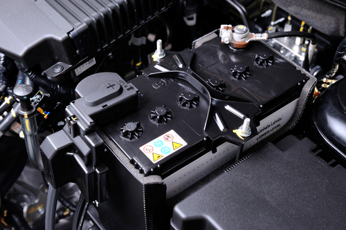 Les bobines d’allumage sont connectées aux batteries, le distributeur d’allumage et les bougies d'allumage