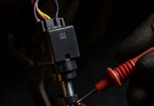 Contacteur de feux stop : fonctionnement, test et changement